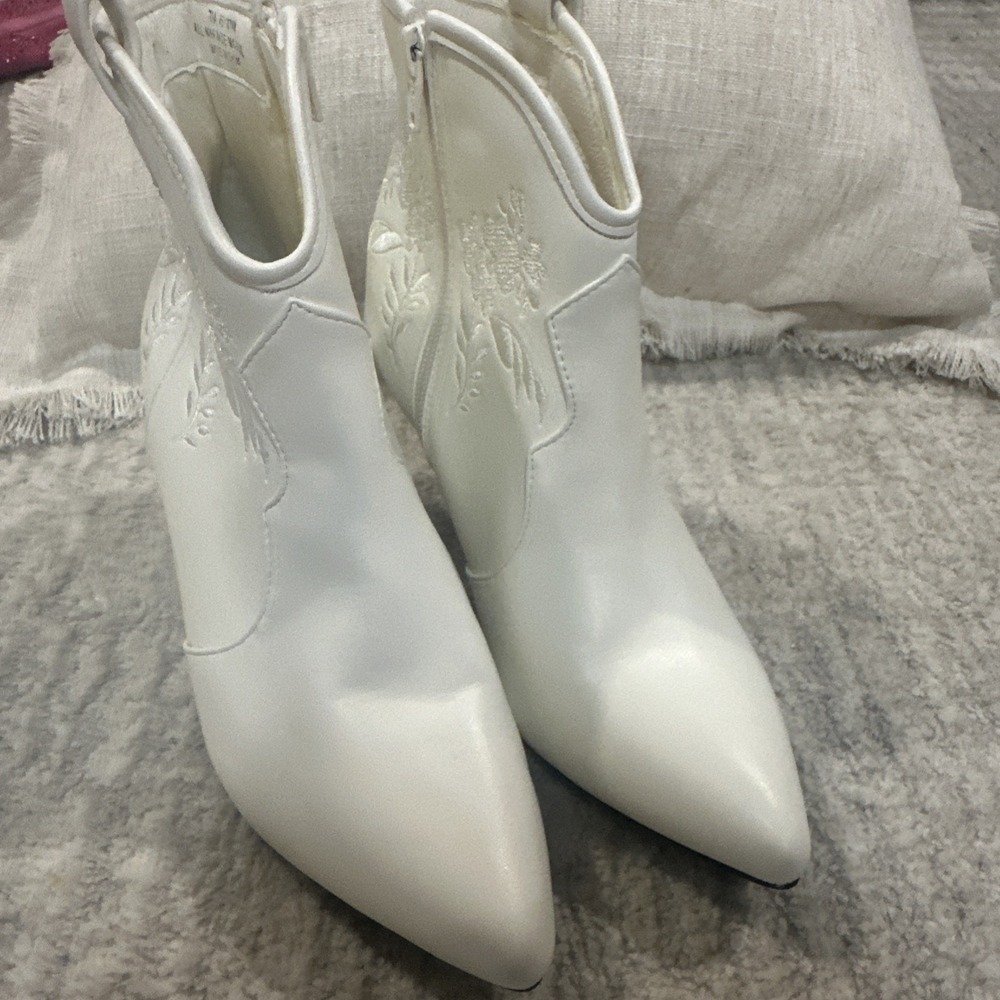 Cato Comfort Ankle Boots Rodeo Cowgirl Women's Size 7M White Embroidered Heeled - Picture 7 of 14